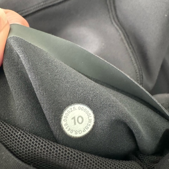 Lululemon in movement tight Size 10. Excell used cond worn a handful of times - Picture 6 of 8